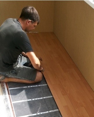 If you want to lay a laminate on the balcony, but you cannot remove the old coating, reinforce it with a primer