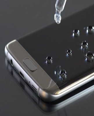 The protective hydrogel coating has certain characteristics.