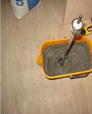 The mortar must be sufficiently resistant to high temperatures and not peel off the surface.