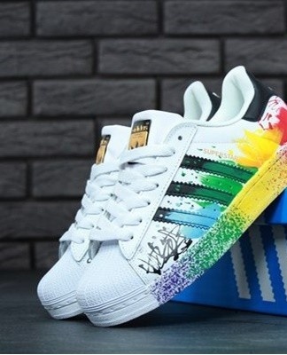 When painting your own shoes, there are many things to consider.