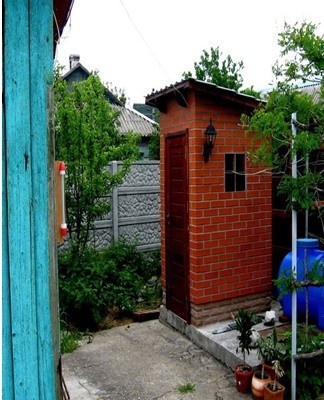 Some people want the structure to be as strong as possible and therefore try to reinforce it with bricks.