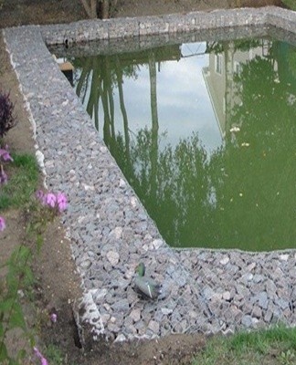 For the manufacture of cylindrical gabions, a softer mesh is used