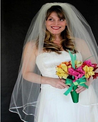 Direct ironing alone will not be enough for the veil to keep its appearance until the wedding.