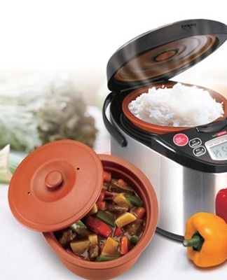 Ceramic coatings heat more evenly, retain temperature longer, do not require plastic spoons