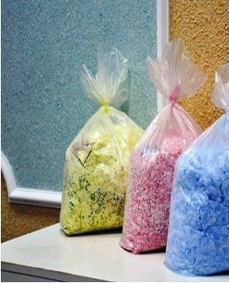 The solution can be mixed by hand, wearing rubber gloves or, according to the instructions, with a mixing drill.