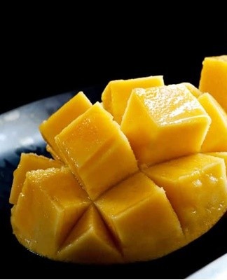 When cut, mangoes begin to darken rapidly,