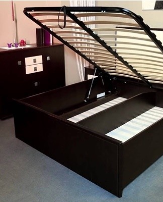 Some models are equipped with a gas lift, thanks to which it is possible to raise the bed.