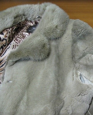 If the sleeve is damaged, it is recommended to open the side seam.