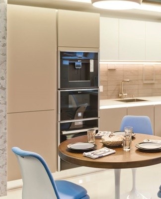 Many people think that beige is not suitable for the design of an ultra-modern kitchen.