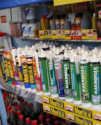 Liquid nails, according to the principle of work, resemble polyurethane foam.