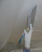 Do-it-yourself rules for applying plaster to the ceiling and varieties of compositions