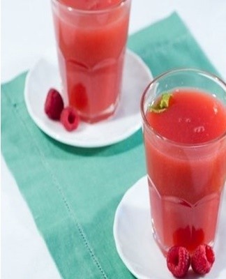 The juice has a homogeneous consistency and a moderately sweet taste.