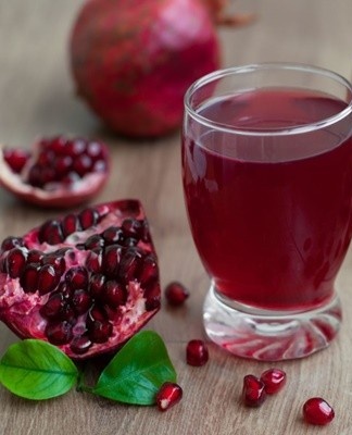 Pomegranate extract is very tasty, helps in the formation of red blood cells and protects against viral diseases.