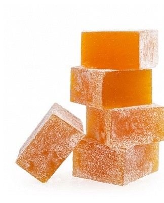 Put the resulting marmalade mass in sterilized glass containers and place in the refrigerator for further storage.