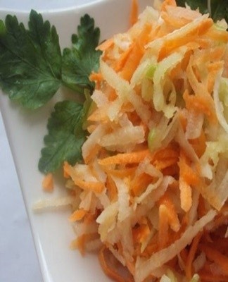 Peel and rinse the washed root vegetables and carrots under running water.