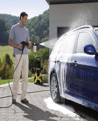 First of all, the condition of the car should be examined for stains and damaged areas.