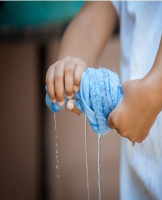 Wet tissues should be hung throughout the apartment.