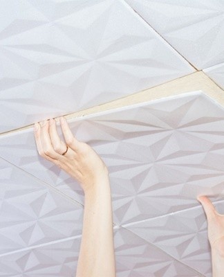 Installation work begins with the marking of the ceiling.