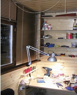 To store tools on the balcony, you need to take care of the proper organization of this space.