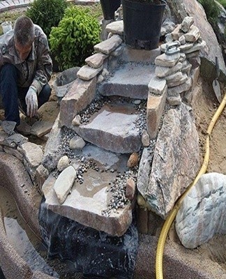 The bottom and walls of the recess should be sprinkled with sand - its layer should be 7-10 centimeters.