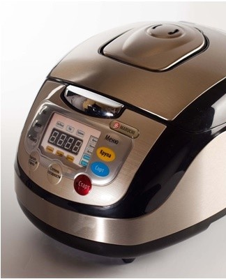 The cover is attached to the body with latches, without deformations.