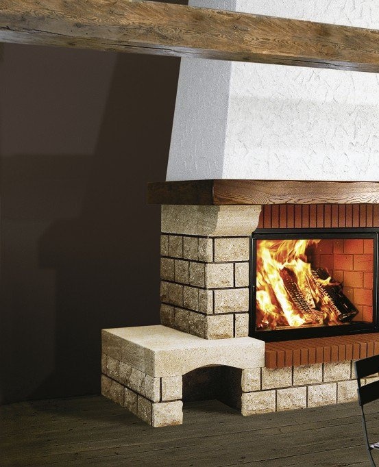 Arrangement and decoration of a fake fireplace