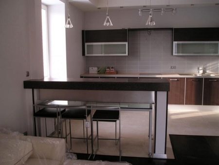 Popular worktops in laminated particleboard with aluminum closed corner or plastic edges.