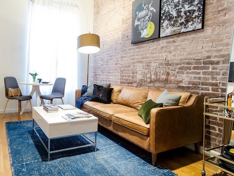 Zones are separated with the help of accessories - floor lamps, pedestals, large vases and other interior items.