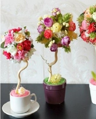 Maple leaves are perfect for making topiaries.