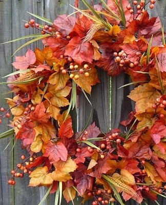 Bright autumn leaves can be used to make a beautiful wreath.