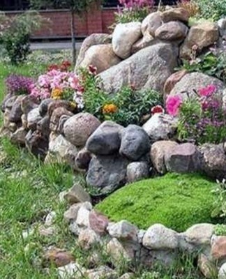 Rockeries are miniature replicas of the natural rocky landscape.