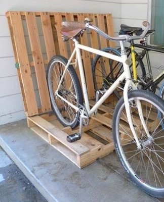 To create a parking space, you will need to install two pallets vertically and horizontally and then attach them together.