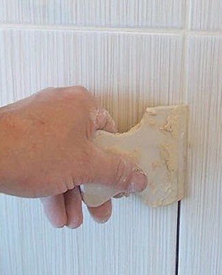 For better grip of the grout mix, it is recommended to clean the joints with a damp cloth every 3 hours.