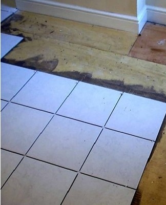 For laying tiles on this coating, you should give preference to moisture-resistant material.