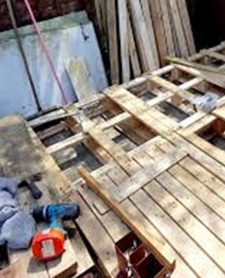 From pallets, you can create a floor that fits into the outbuildings.