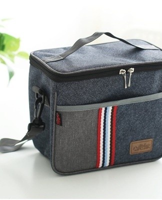 The method of cleaning a thermal bag from dirt and unpleasant odors depends on the particular variety.