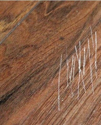No matter how carefully the laminate is handled, small scratches may form on its surface