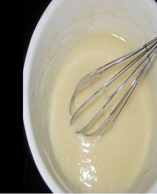 While stirring, put on fire, wait until the mixture boils, becomes a sticky consistency.