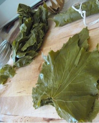 There are 3 methods for salting grape greens.