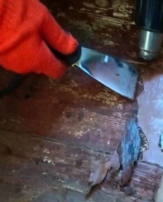 Hand tools simplify repair work when a small area of ​​the floor needs to be cleaned.