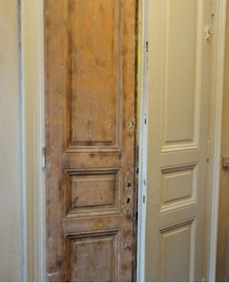 The entire coating is not always removed at once, in which case the surface is sanded with sandpaper.