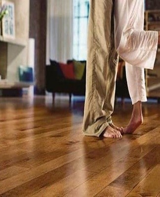 What to do if a laminate floor squeaks and how to fix the problem indiscriminately