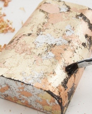 A mixture of natural oil, fish glue and chalk is applied to wooden and gypsum elements.