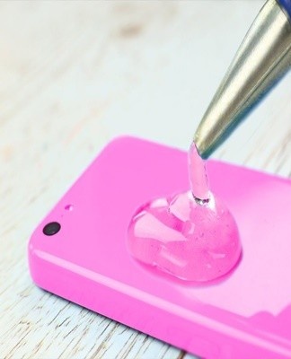 Before starting to make the shell, the phone must be prepared by isolating it from contact with the glue while maintaining its shape.