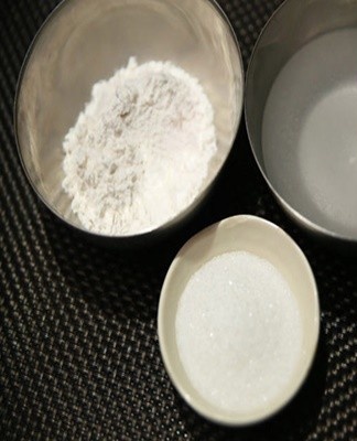 pour the starch with 0.5 l of water at room temperature