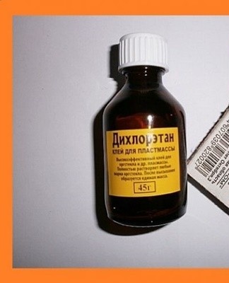 Adhesive solution with dichloroethane can be prepared independently at home.