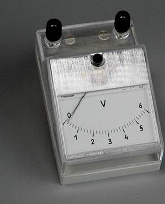 To use this method, you need to take a voltmeter and turn on the rear seat heating.