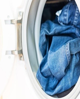 For a blue jacket, the recommended water temperature is 40 degrees, for a black one - 30 degrees.