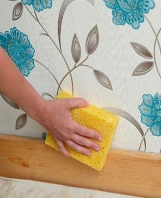 It is better to select the adhesive composition taking into account the technical parameters of the wallpaper.