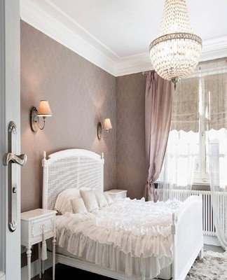 For small children, pastel shades are suitable, since a harmonious environment is needed.